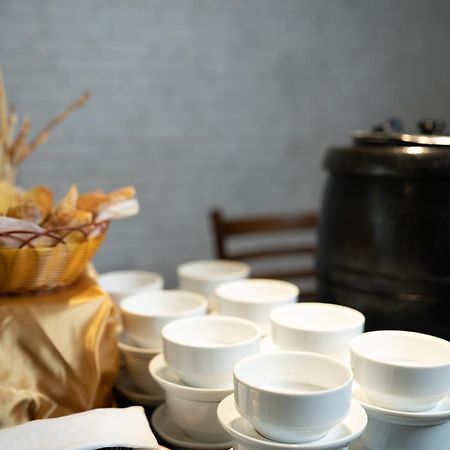 Good Wood Airport Hotel 카투나야크 외부 사진