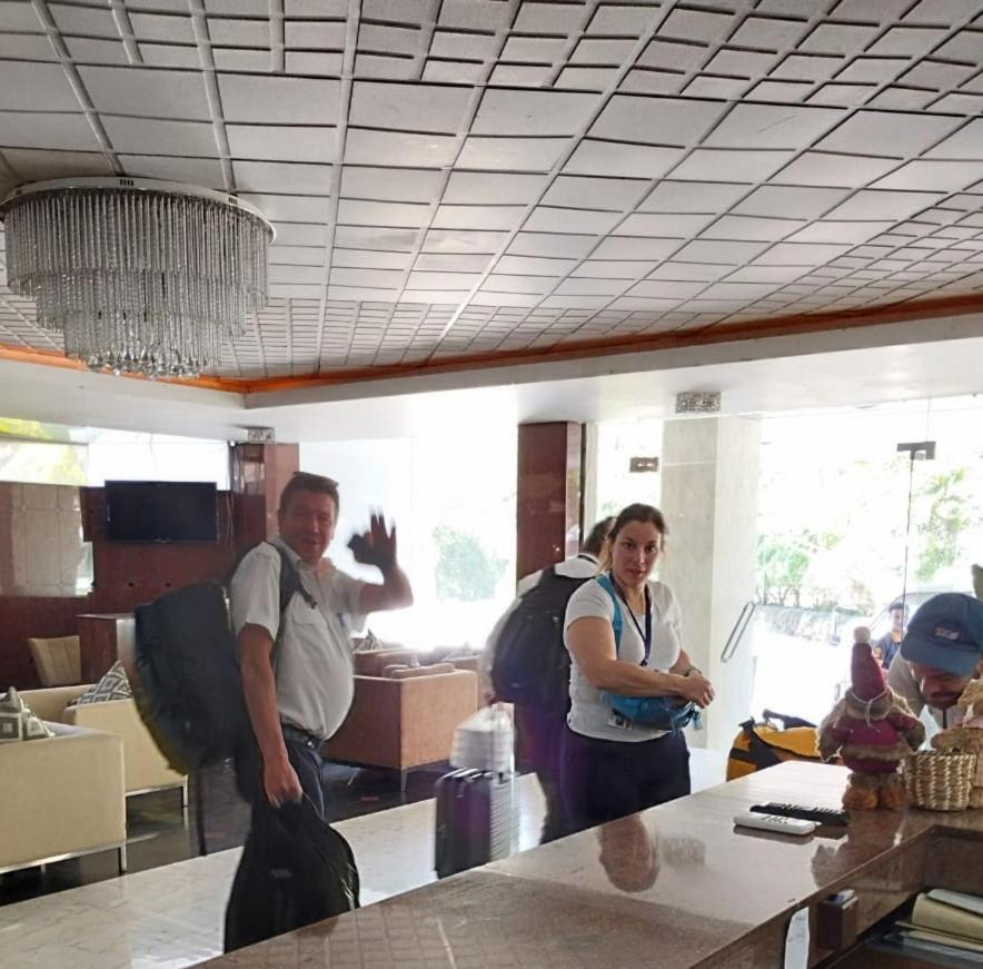 Good Wood Airport Hotel 카투나야크 외부 사진