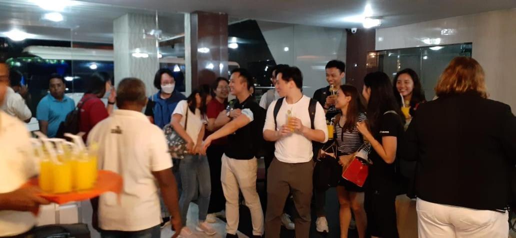 Good Wood Airport Hotel 카투나야크 외부 사진