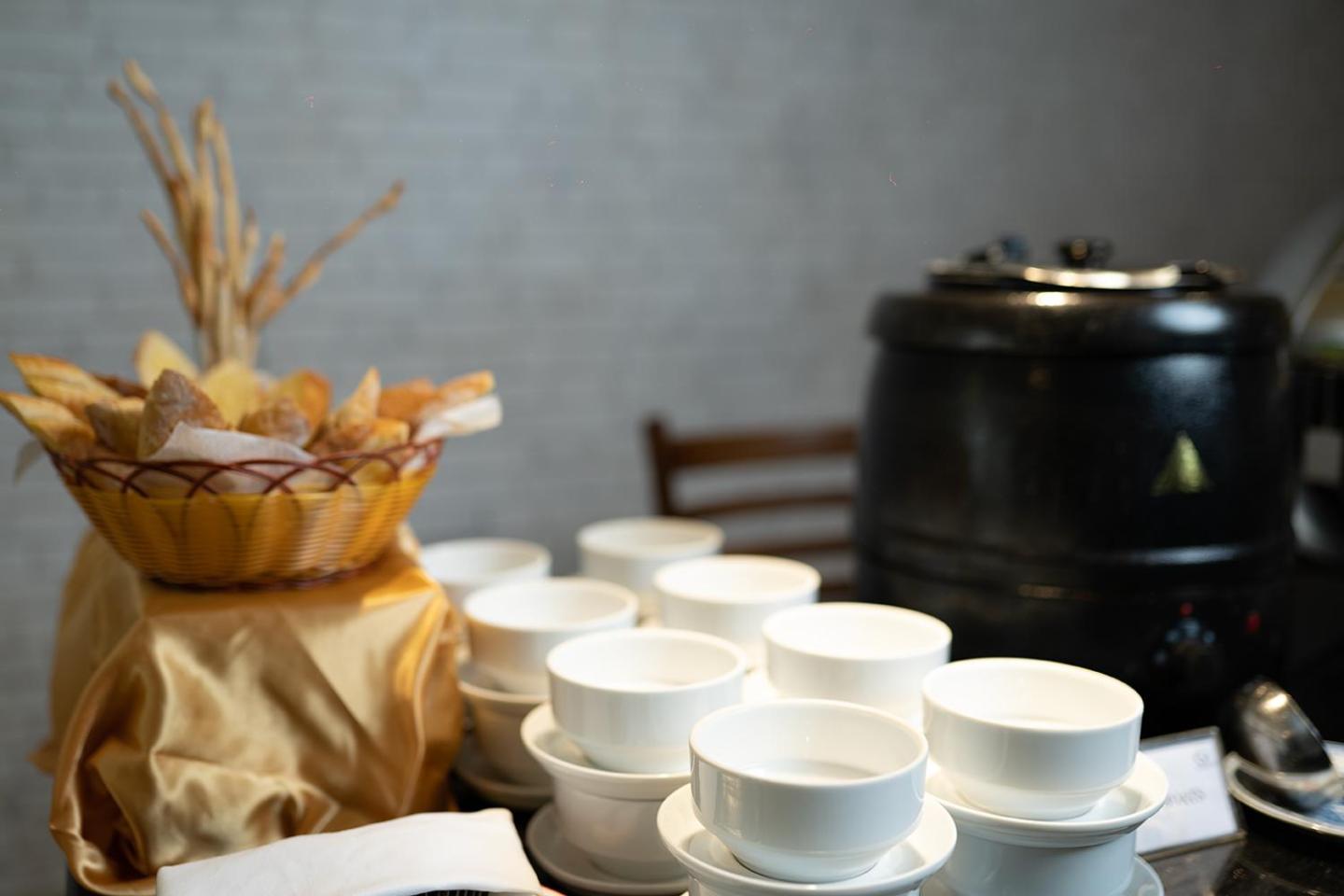 Good Wood Airport Hotel 카투나야크 외부 사진